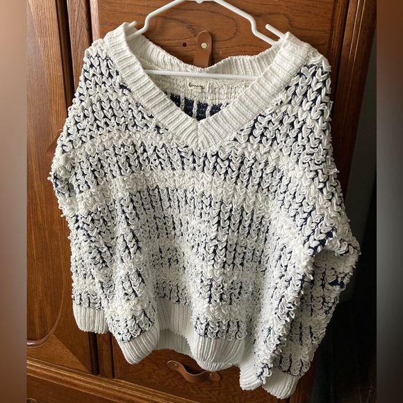 &Merci - women’s plush white sweater - size medium - like new - Picture 1 of 4